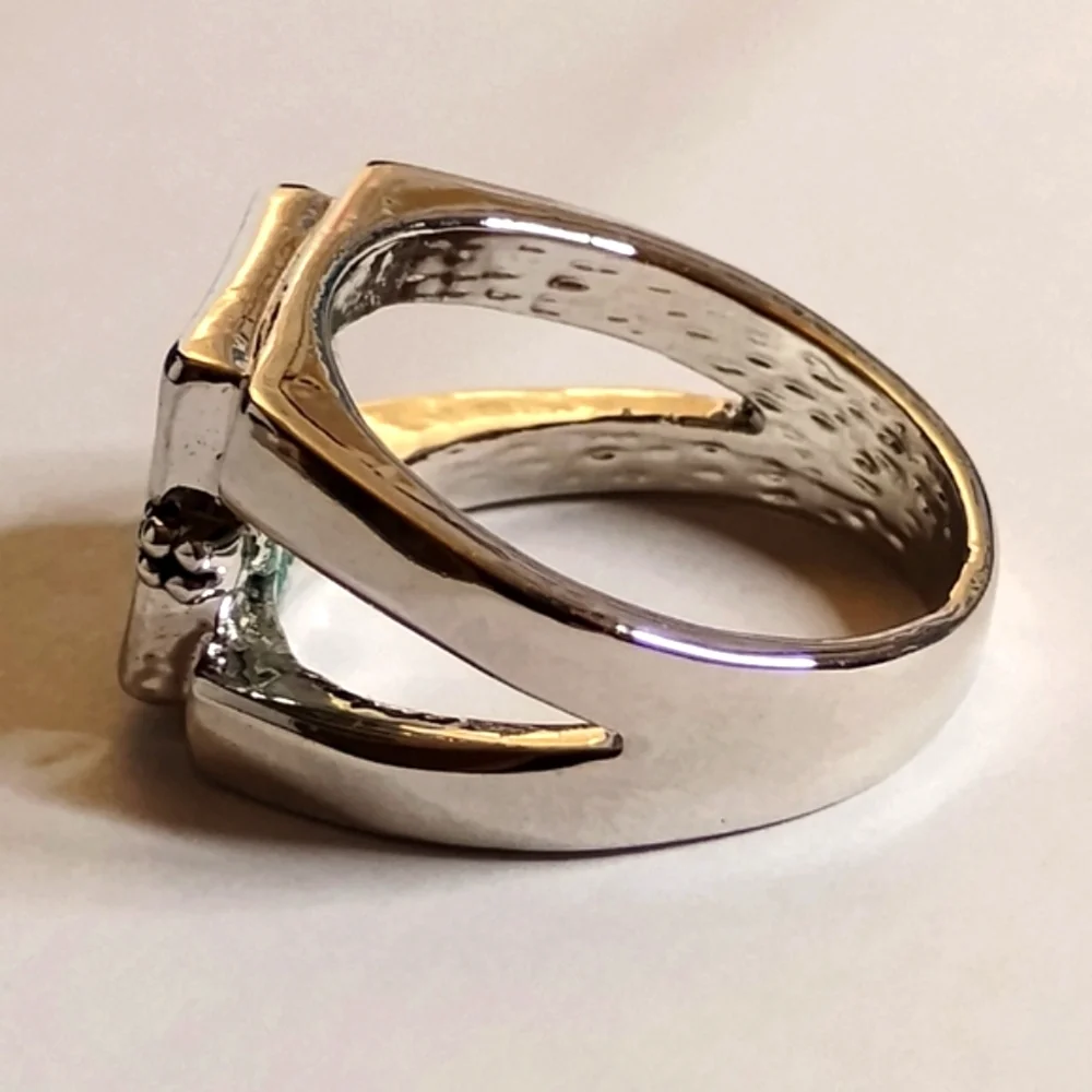 Lia Sophia‎ Size 9 White Out Silver Tone Enamel Center Ring